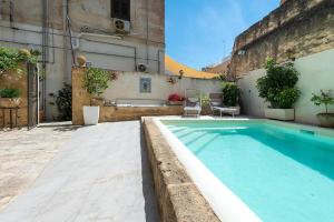 a swimming pool in the middle of a building at Garibaldi 15 in Marsala
