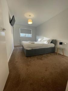 a bedroom with a large bed in a room at Large 2 bedroom house in Wombridge