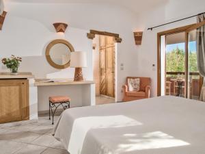 Postel nebo postele na pokoji v ubytování Resort & SPA Le Dune + 37 fotografií