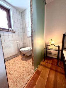 O baie la Haus Wallis by stayFritz - Ski-In Ski-Out Zimmer 'garni' am Arlberg