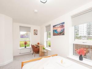 Posezení v ubytování Pass the Keys Horsforth Haven - Brand New Townhouse With Balcony