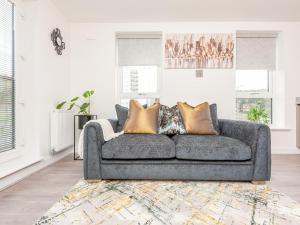 Posezení v ubytování Pass the Keys Horsforth Haven - Brand New Townhouse With Balcony