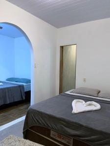 Katil atau katil-katil dalam bilik di Pousada Max House entre Praias de SFS