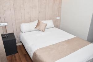 Cadé Hotel客房内的一张或多张床位