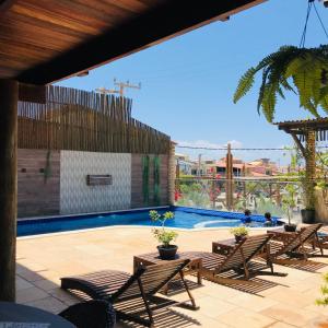 Bazén v ubytování Hotel Pousada Latitude nebo v jeho okolí