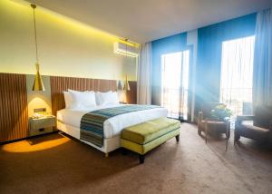 Postel nebo postele na pokoji v ubytování Hotel Le Rocher Marrakech + 37 fotografií