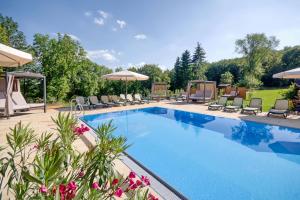 Bazén v ubytování Akzent Aktiv & Vital Hotel Thüringen nebo v jeho okolí