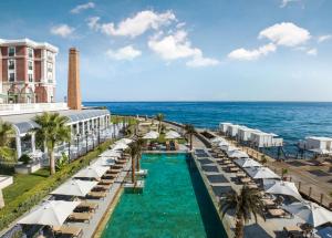 Kaya Palazzo Resort & Casino游泳池或附近泳池