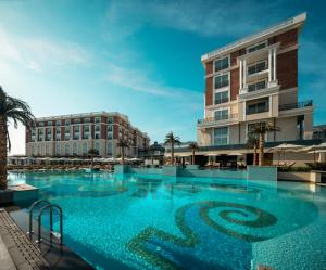 Kaya Palazzo Resort & Casino游泳池或附近泳池