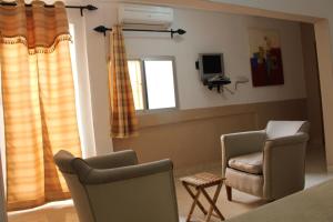 a living room with two chairs and a window at Pelican Residence in Fajara