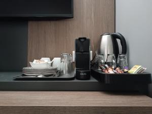 Coffee and tea making facilities at Elizabeth Queen Luxury Rooms
