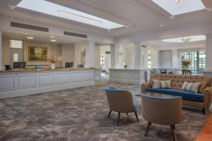 Hilton Puckrup Hall Hotel & Golf Club, Tewkesbury的休息区
