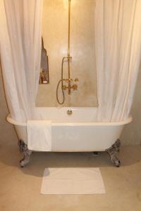 Koupelna v ubytování Riad El Morocco Hotel