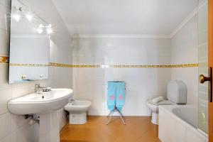 Ένα μπάνιο στο Apartamento A Quinta Porto Santo