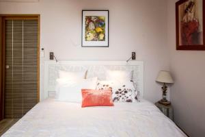 a bedroom with a white bed with two pillows at Nona Home Bordeaux in Bordeaux