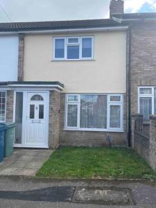 a brick house with a white door and windows at 2 Bed House Oxford in Oxford