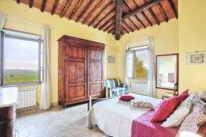 Postel nebo postele na pokoji v ubytování Podere Il Belvedere su Cortona