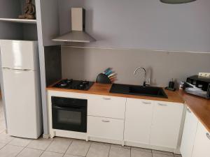 Cuisine ou kitchenette dans l'établissement Souvenirs d'hier