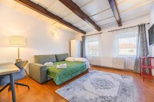 Postel nebo postele na pokoji v ubytování Alexander House