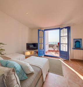 A television and/or entertainment centre at Blue Home