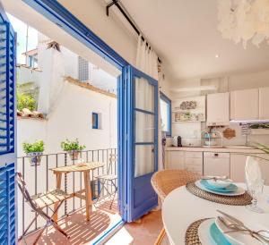 A kitchen or kitchenette at Blue Home