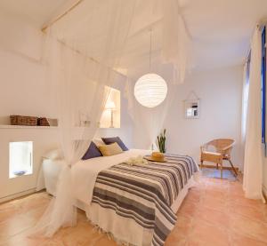 A bed or beds in a room at Blue Home
