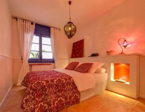 A bed or beds in a room at Blue Home