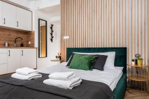 Posteľ alebo postele v izbe v ubytovaní NovaNest Apartments - Kalwaryjska - by Upstairs