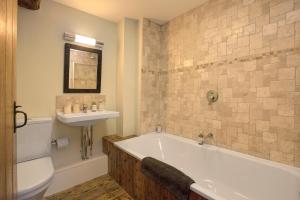 Bilik mandi di Lowthwaite B&B +8 gambar