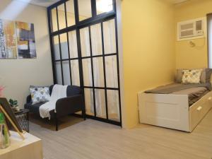 Posezení v ubytování C516 Place at SMDC Cheer Residences by Lee Portum