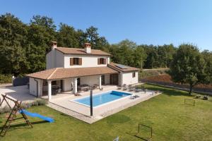 an external view of a house with a swimming pool at Villa Valma by IstriaLux in Svetvinčenat