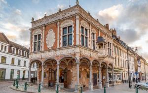 a large brick building on a city street at Maison de la Lys in Aire-sur-la-Lys