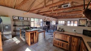 Kuchyň nebo kuchyňský kout v ubytování Zoutpanputs Game Lodge