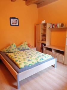 Posteľ alebo postele v izbe v ubytovaní Angi apartman
