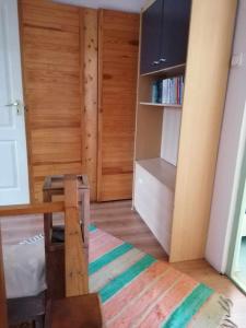 Posteľ alebo postele v izbe v ubytovaní Angi apartman