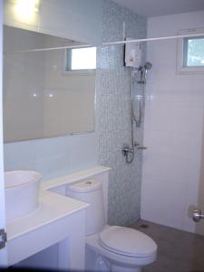 Ванная комната в PP Blue Sky Resort-SHA Plus