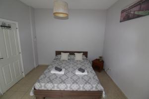 En eller flere senger på et rom på North Cyprus Sunshine Oasis - 2 Bedroom apartments in Magusa Famagusta