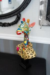 a colorful giraffe statue sitting on top of a table at CLICCA PER L'OFFERTA Ad UN Passo dal MARE con Doccia JACUZZI in Pescara
