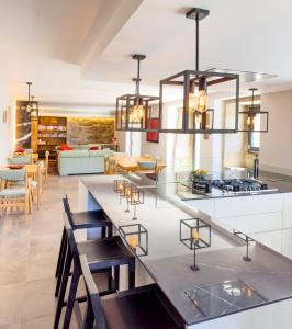 a kitchen with a table and some chairs at Villa Isobel in Vila Verde