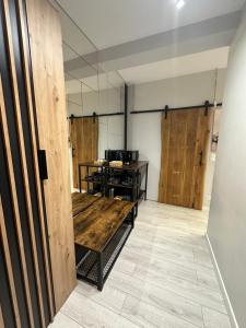 a room with a wooden table and a mirror at Wyspa Spichrzów Residence in Gdańsk