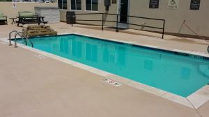 Πισίνα στο ή κοντά στο Comfort Inn & Suites Lakeside