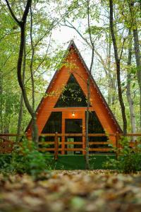 a small house in the middle of a forest at Artarica in Călugăreni