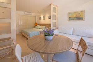 a living room with a table and a couch at Oceana Suites Green Park in Punta del Este