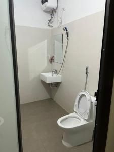 A bathroom at Homestay Hoà Thảo