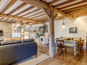 a living room with a couch and a table at 2 bed in Brecon 80519 in Llangorse