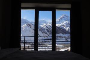 Vista general d'una muntanya o vistes d'una muntanya des de l'hostal o pensió