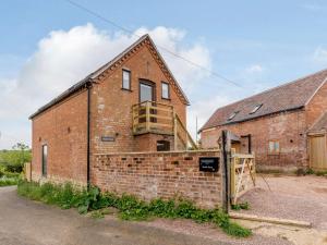 an old brick building with scaffolding on the side of it at 2 bed in Eckington 83007 in Eckington