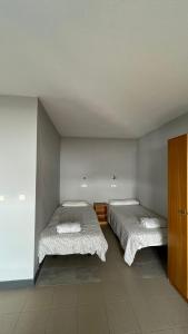 Un pat sau paturi într-o cameră la Apartaments Crest Pas