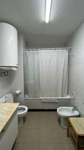 Vonios kambarys apgyvendinimo įstaigoje Apartaments Crest Pas