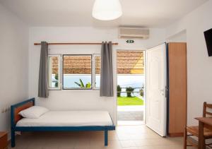 A bed or beds in a room at Rosa's Beach Studios Még 37 kép